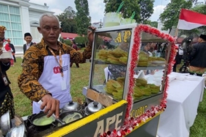 Istana Bawa Puluhan Gerobak Kuliner untuk Peserta Upacara HUT RI, Ada Rujak hingga Kerak Telor